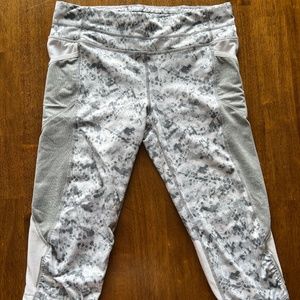 Athleta Crop Capri Athletic Leggings